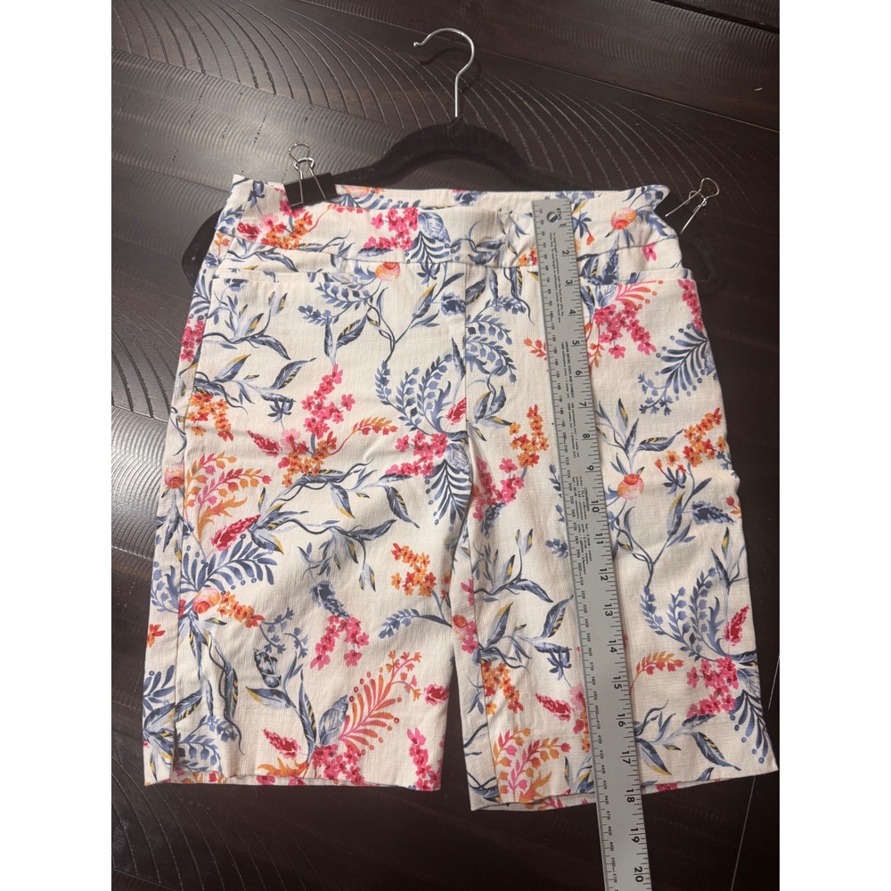 Chicos Pull on Floral Shorts White Pink Blue orange size 2 - Picture 5 of 7
